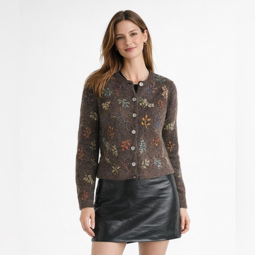 VINTAGE 90’s Wool Alexandra Bartlett sweater Mother of Pearl buttons Floral
